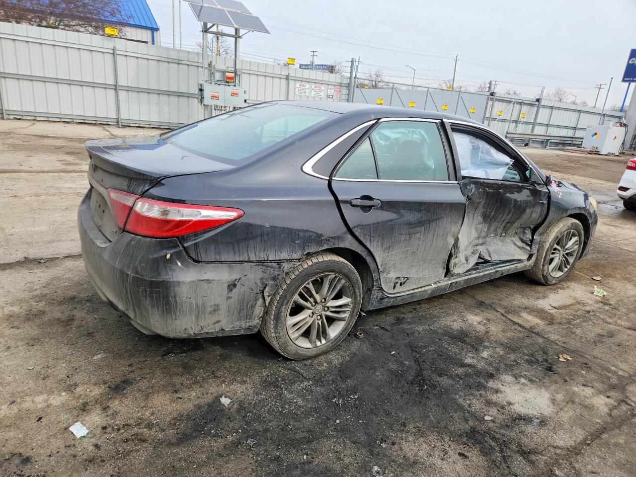 2017 Toyota Camry Le - Image 3