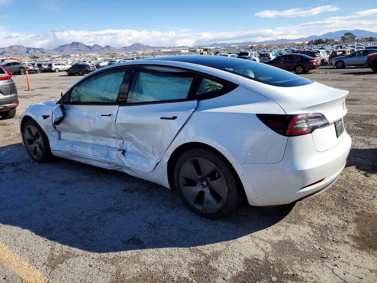2022 Tesla Model 3 - Фото 2