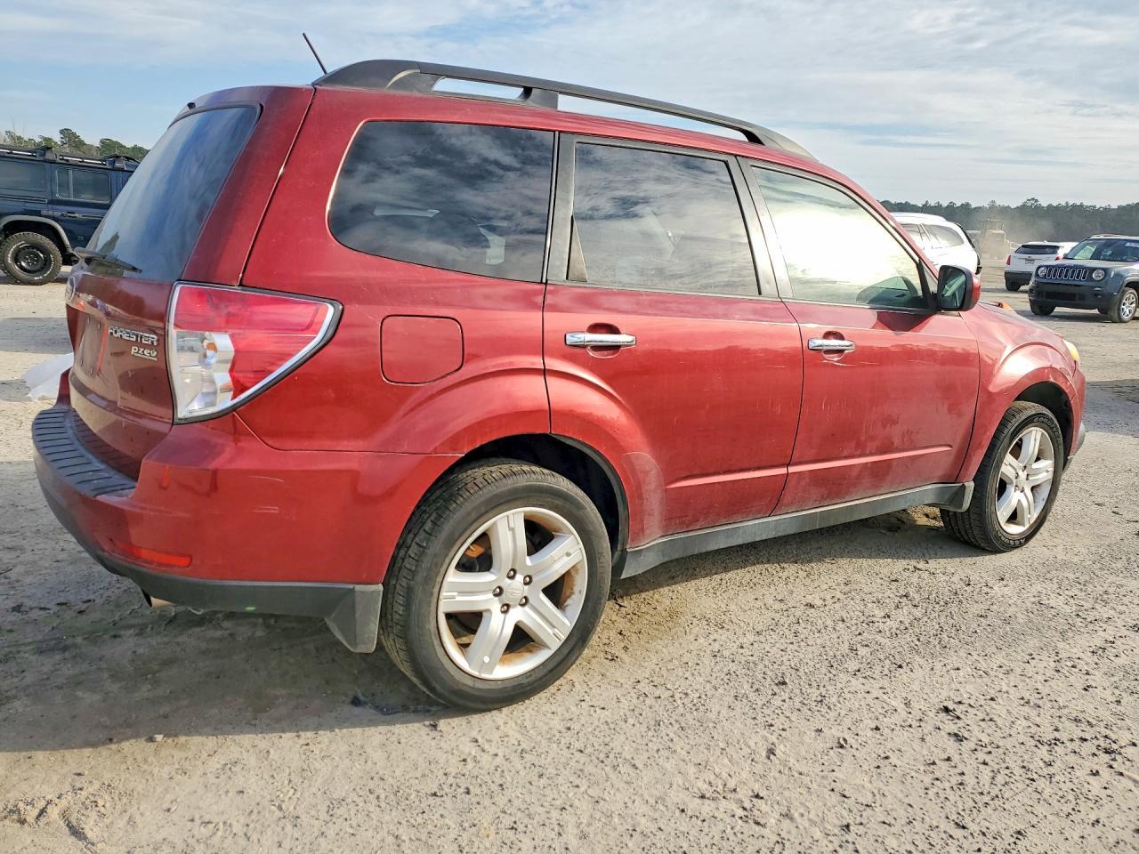 2010 Subaru Forester 2.5X Limited - Фото 3