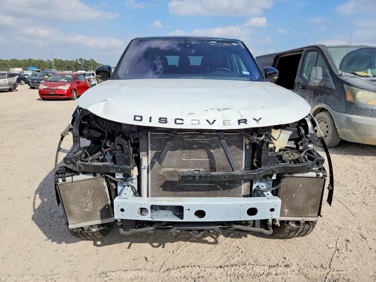 2020 Land Rover Discovery Landmark - Image 5