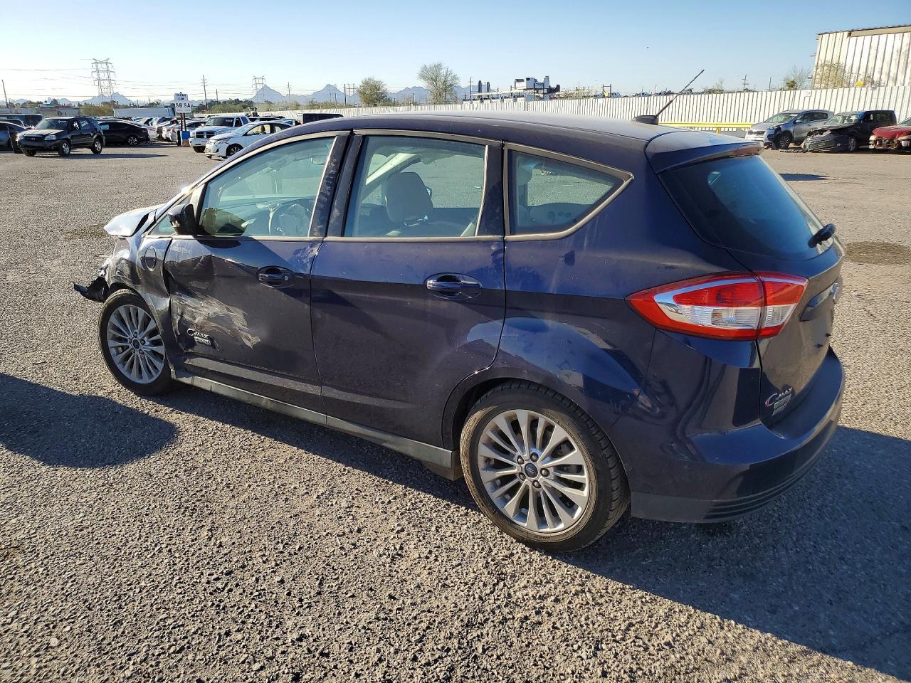 2017 Ford C-Max Se - Image 2