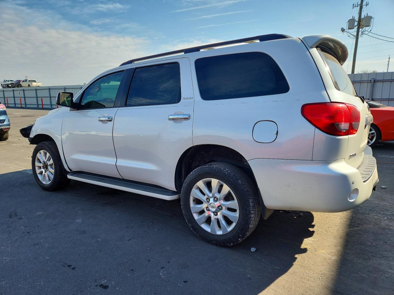 2010 Toyota Sequoia Platinum - Фото 2