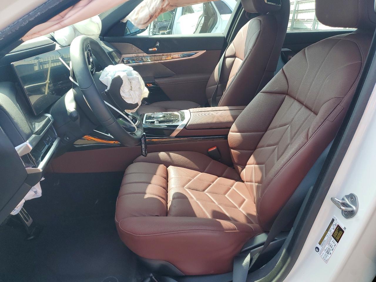 2025 BMW 740 I - Фото 7