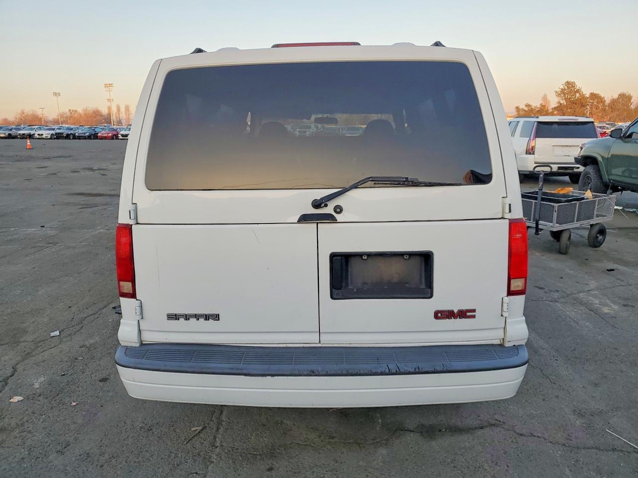 2003 GMC Safari - Фото 6