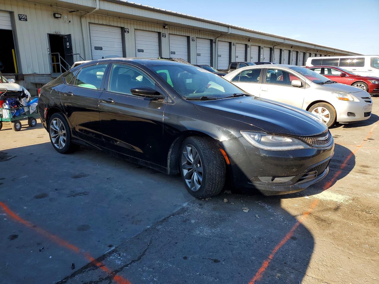 2015 Chrysler 200 S - Фото 4