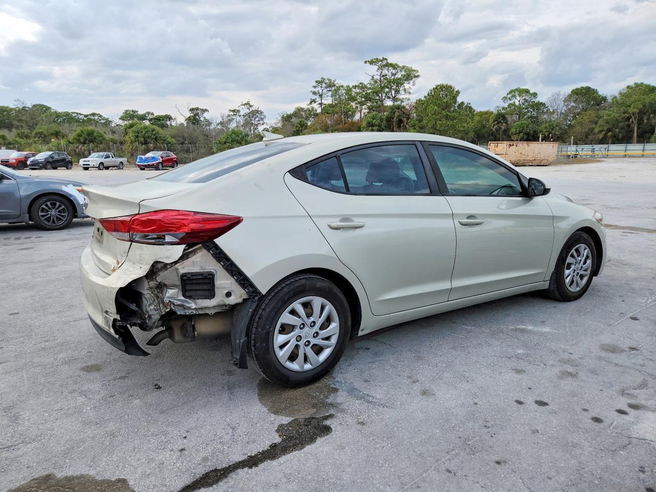 2017 Hyundai Elantra Se - Фото 3