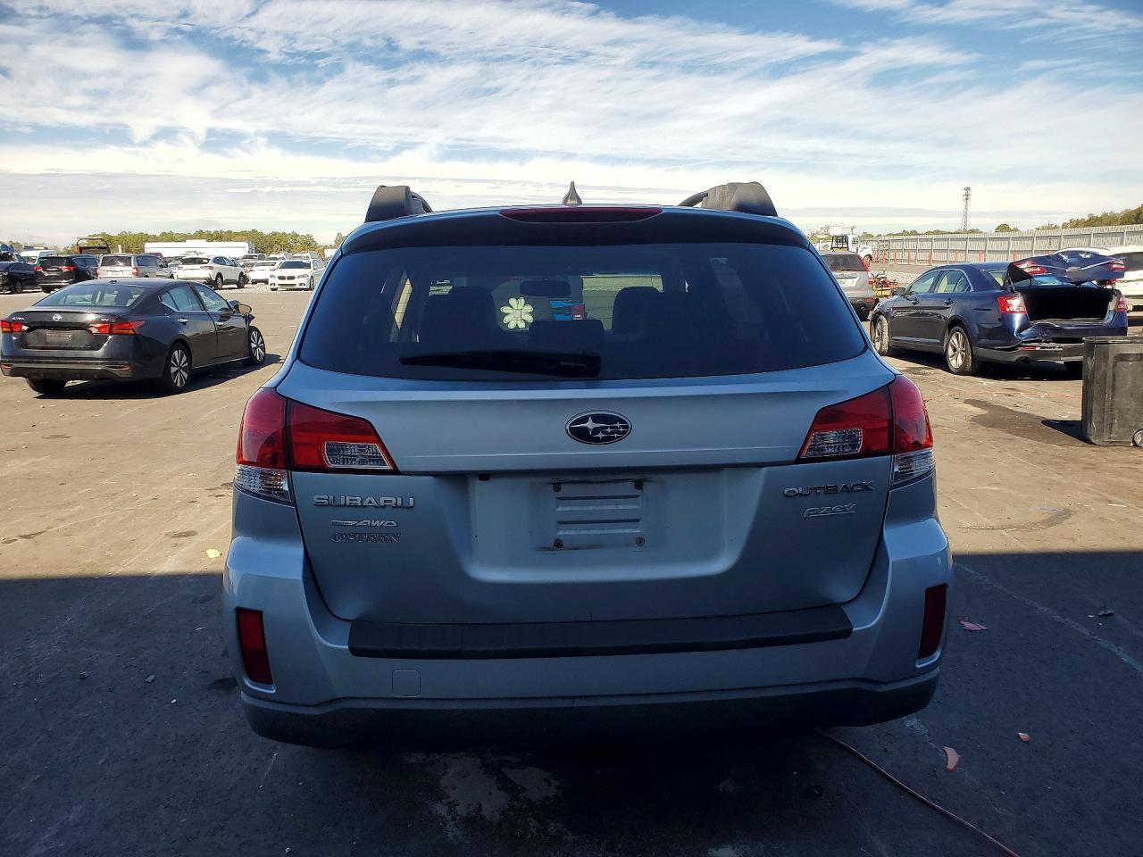 2013 Subaru Outback 2.5I Limited - Image 6