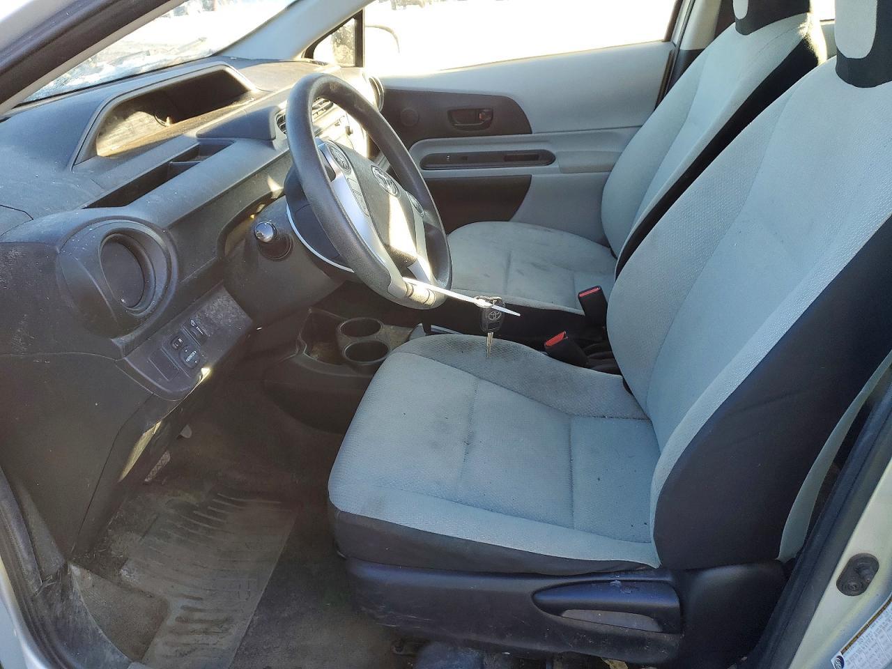 2014 Toyota Prius C - Фото 7