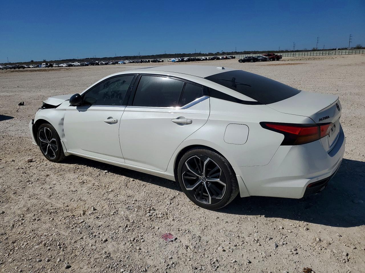 2025 Nissan Altima Sr - Фото 2