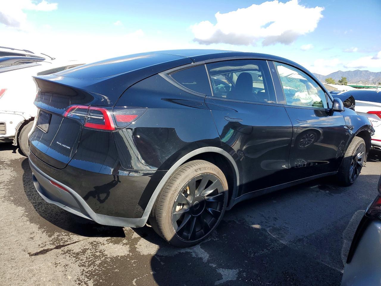 2023 Tesla Model Y - Image 3