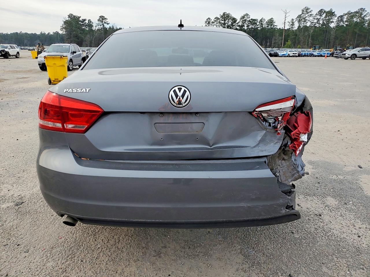 2013 Volkswagen Passat S - Фото 6
