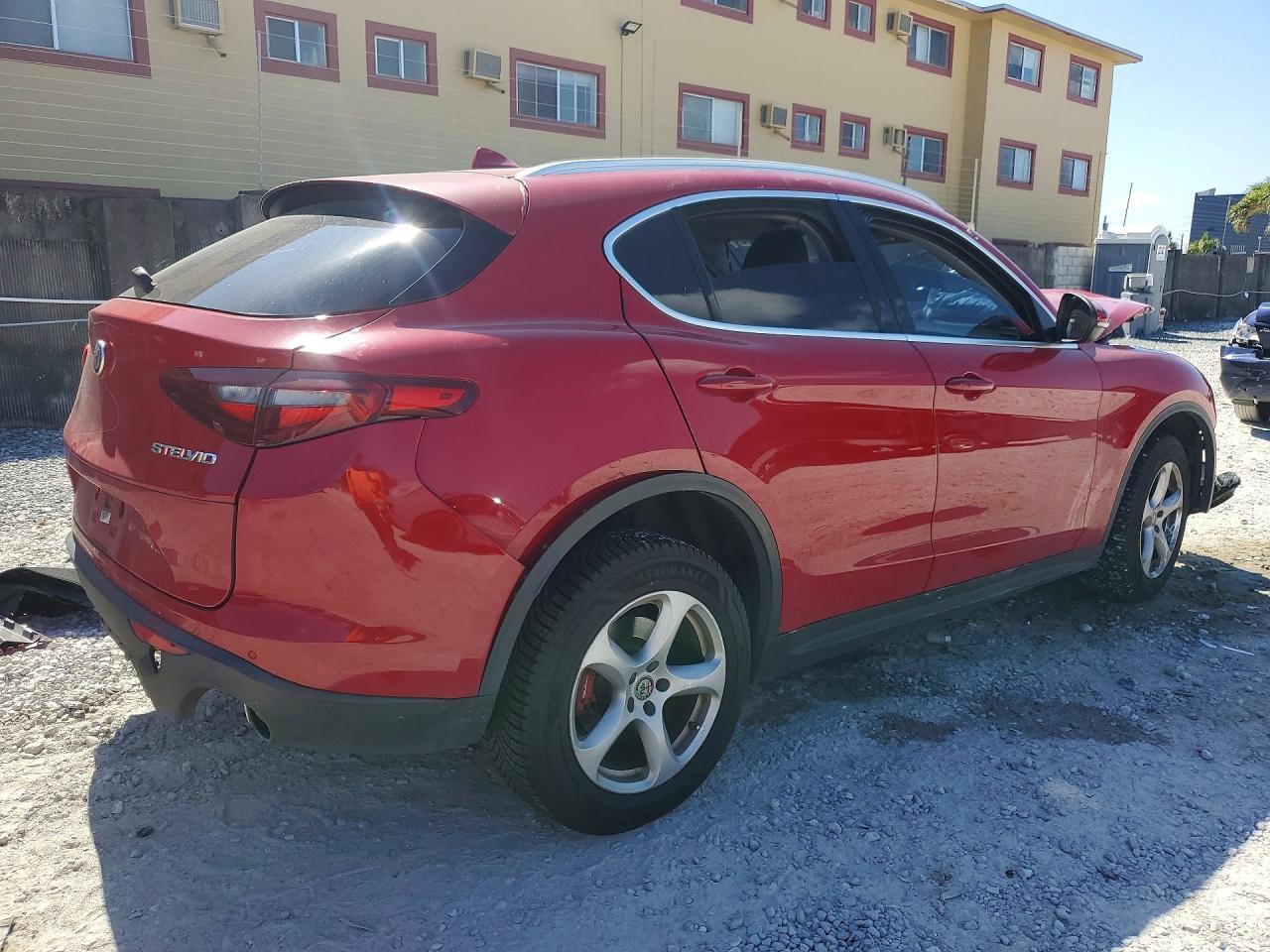 2018 Alfa Romeo Stelvio - Image 3
