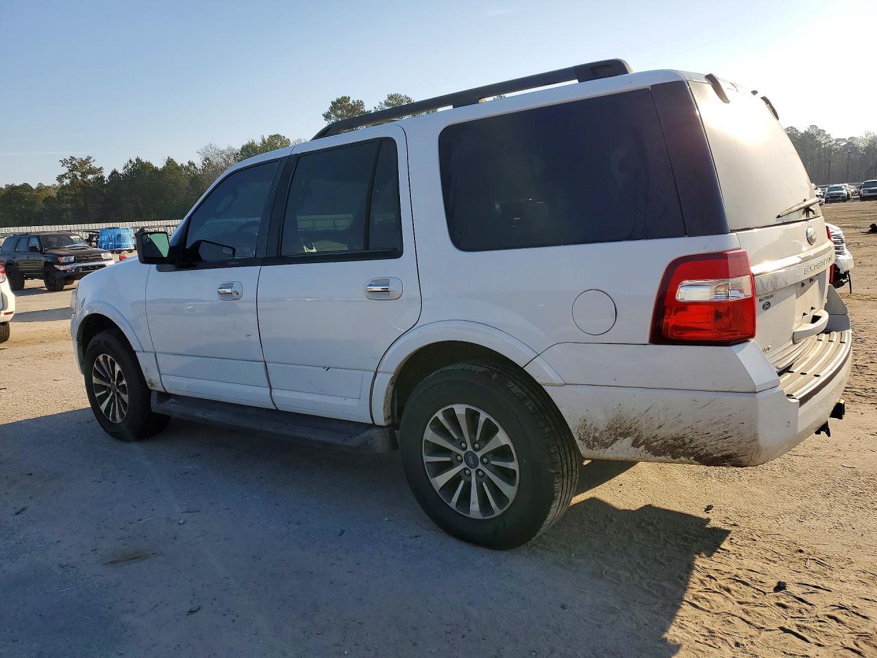 2015 Ford Expedition Xlt - Image 2