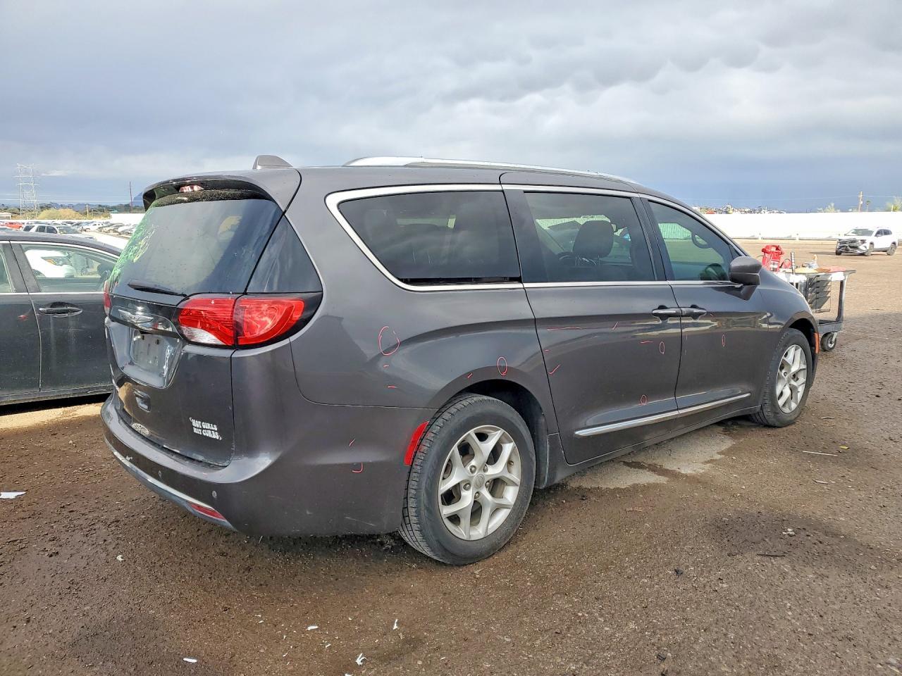 2017 Chrysler Pacifica Touring L Plus - Фото 3
