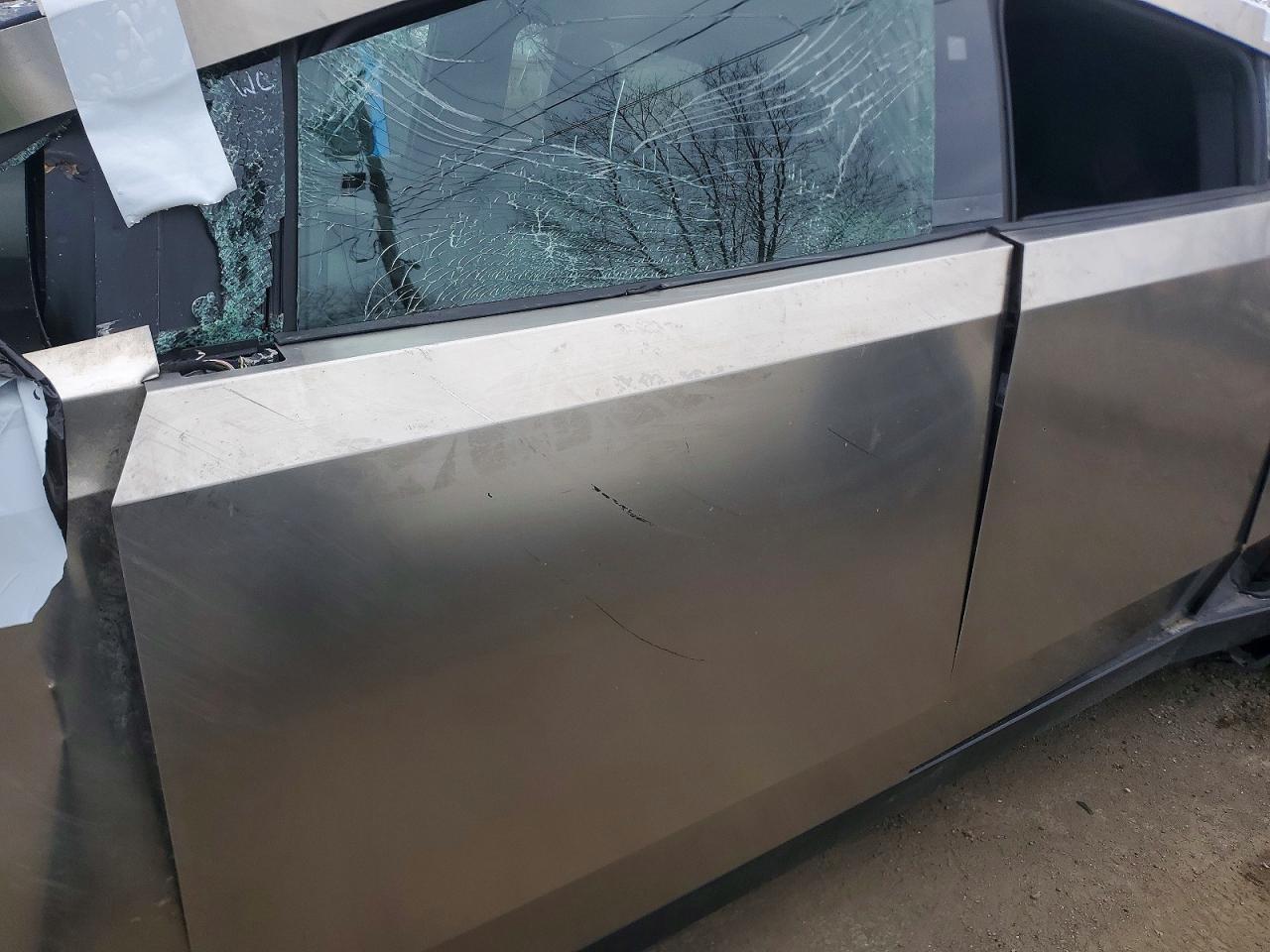 2025 Tesla Cybertruck - Image 7