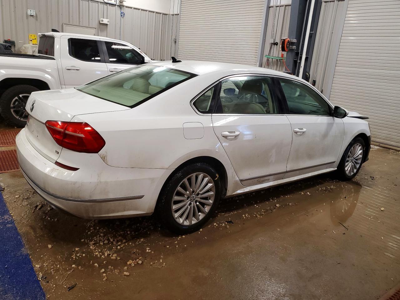 2016 Volkswagen Passat Se - Image 3