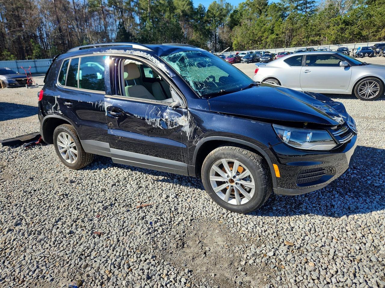 2015 Volkswagen Tiguan S - Фото 4