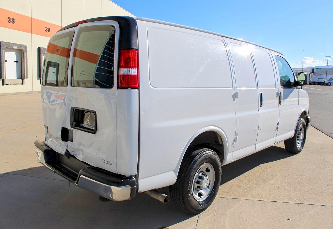 2023 Chevrolet Express G2500 - Фото 3