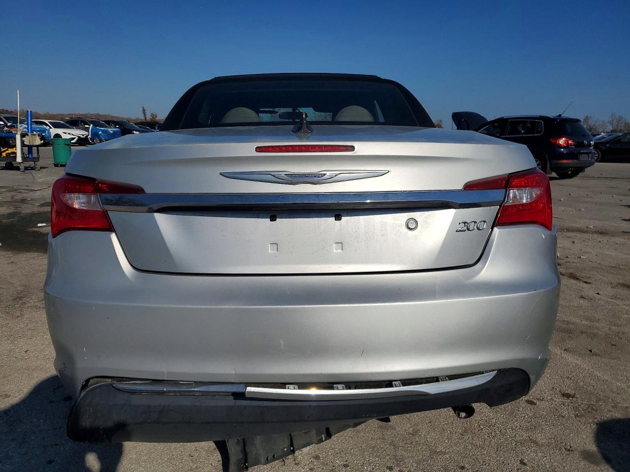 2011 Chrysler 200 Touring - Image 6