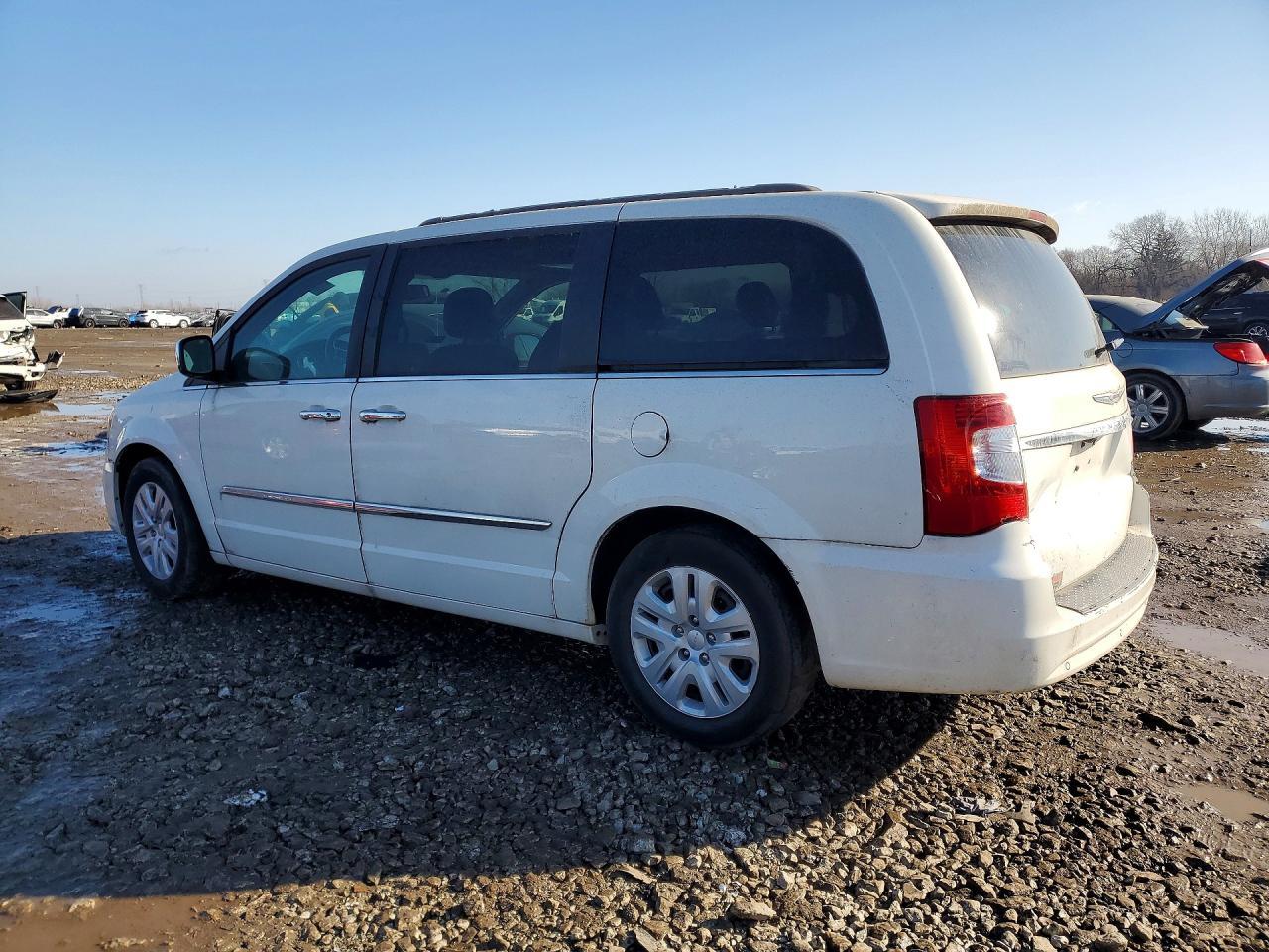 2012 Chrysler Town & Country Touring L - Image 2