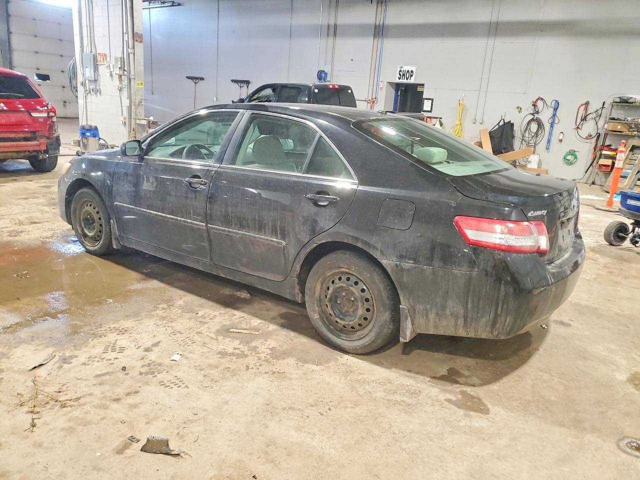 2011 Toyota Camry Base - Фото 2