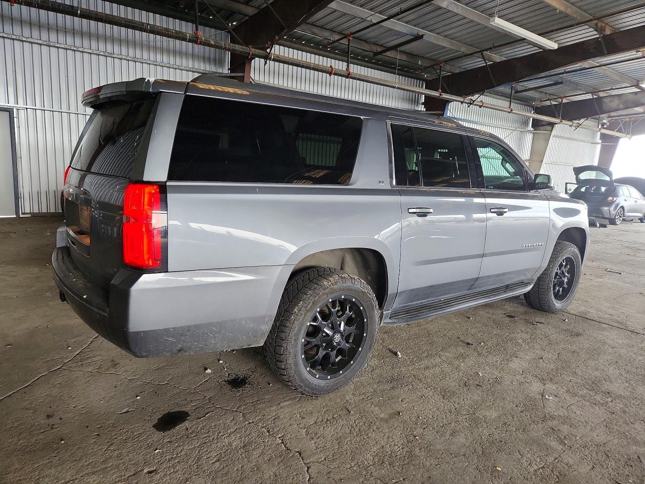 2019 Chevrolet Suburban C1500 Lt - Image 3