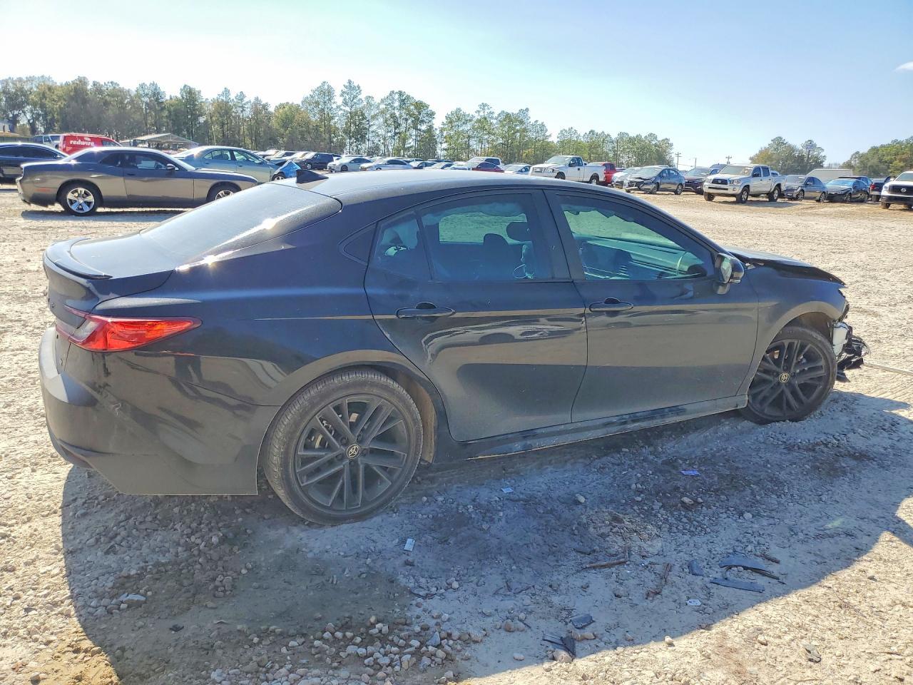 2025 Toyota Camry Se - Фото 3