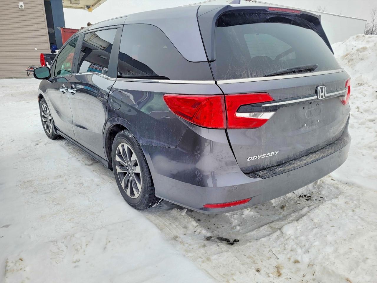 2024 Honda Odyssey Touring - Image 3