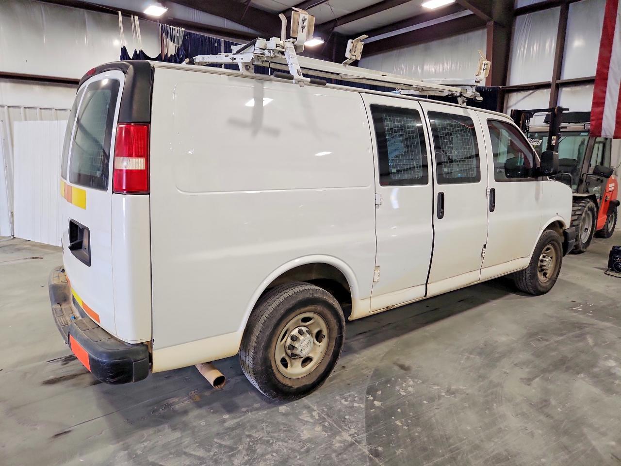 2015 Chevrolet Express G2500 Utility / Service Van - Фото 3