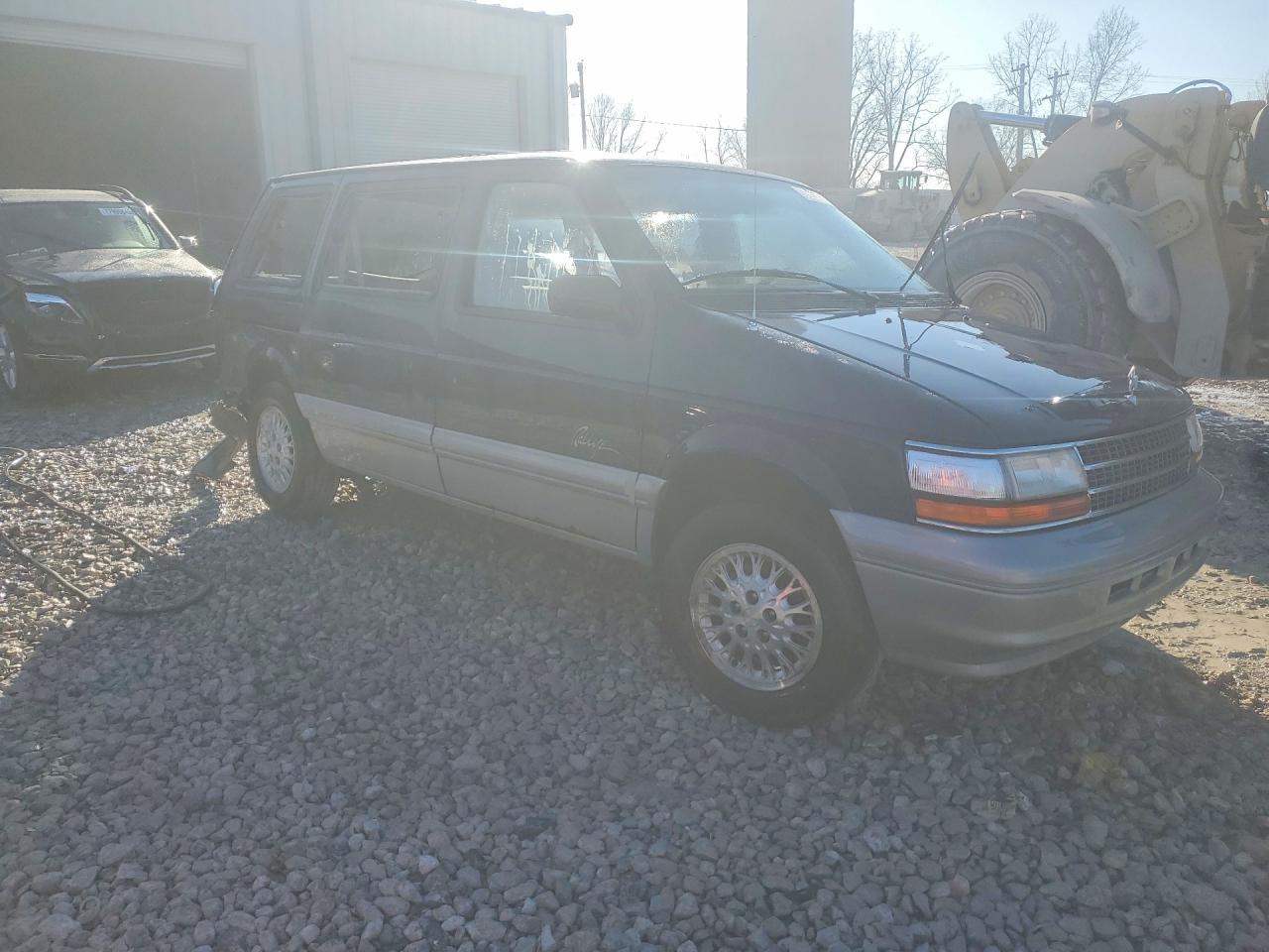 1995 Plymouth Voyager Se - Фото 4
