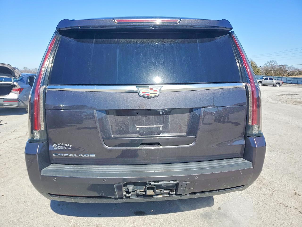 2016 Cadillac Escalade Luxury - Image 6