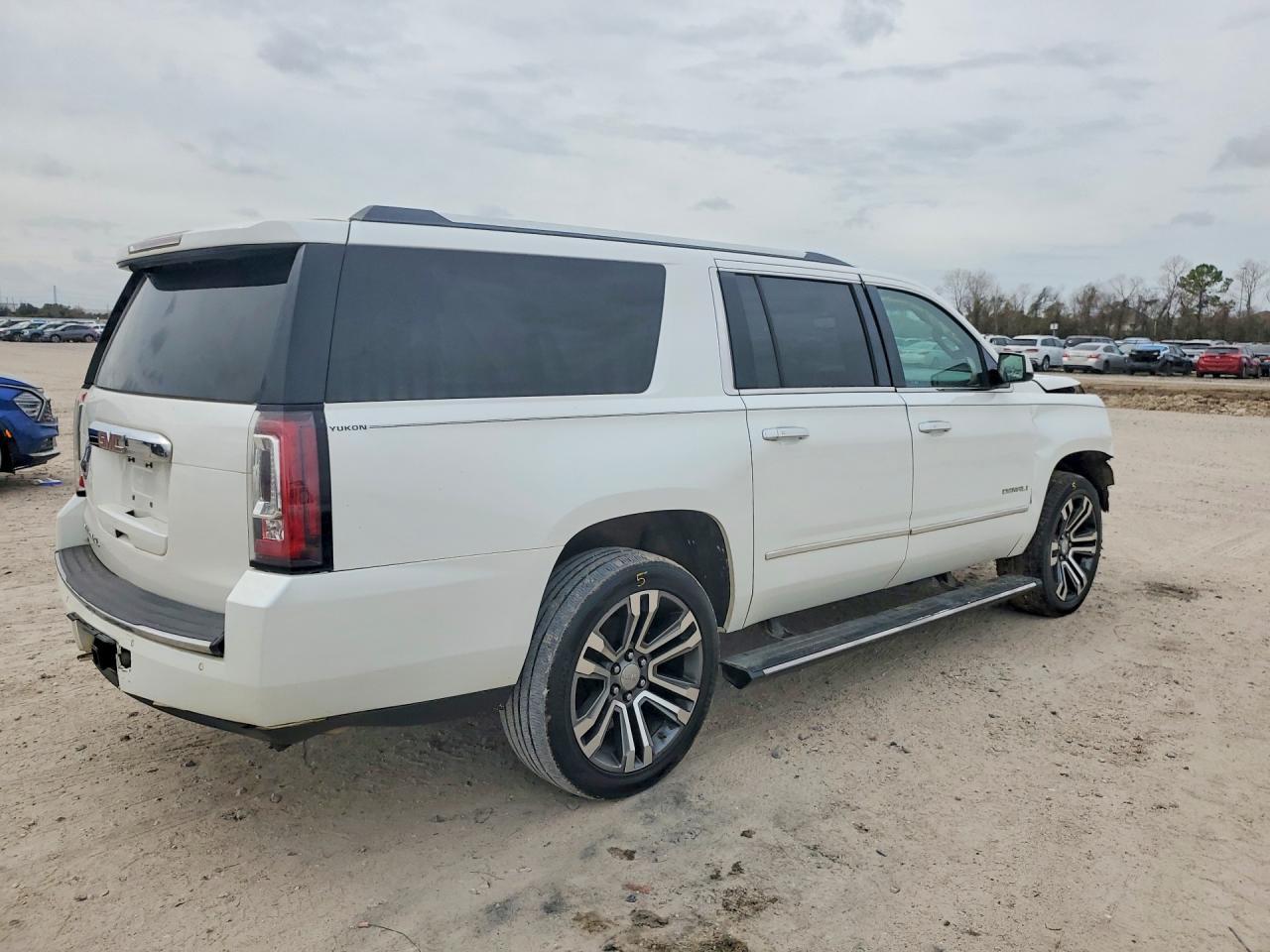 2018 GMC Yukon Xl Denali - Image 3