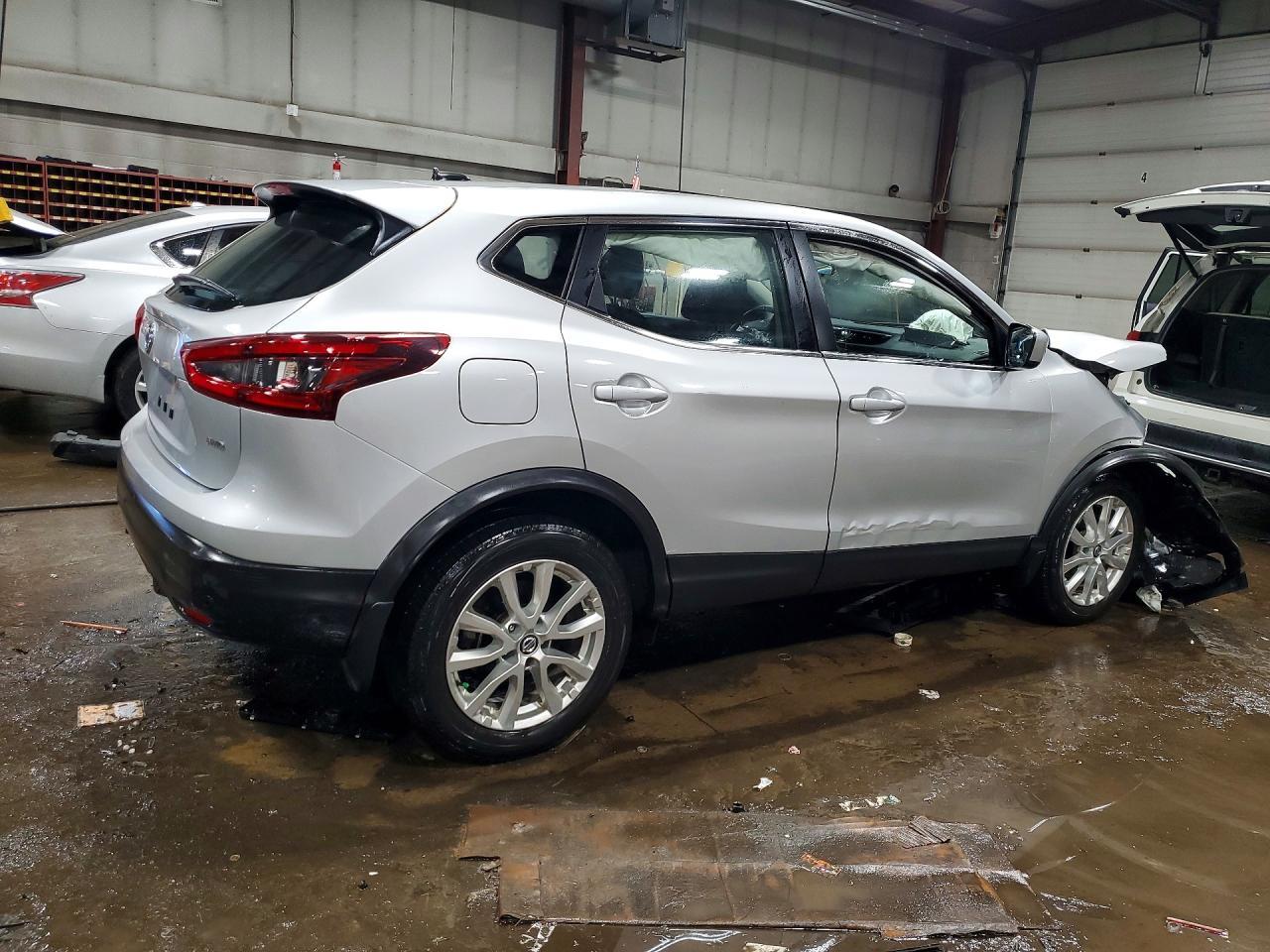 2021 Nissan Rogue Sport S - Фото 3