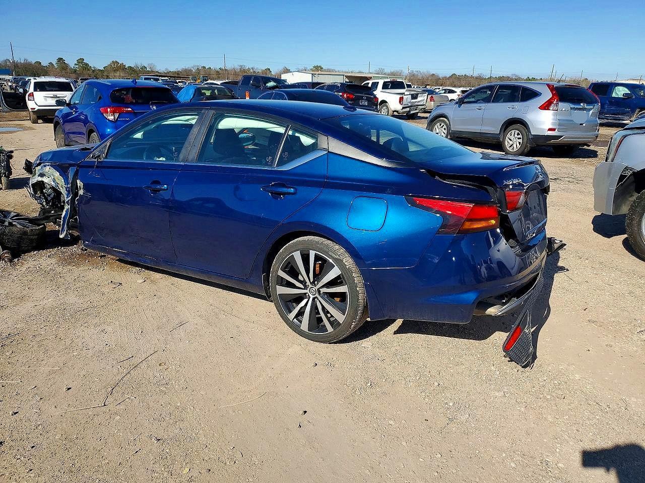 2019 Nissan Altima Sr - Image 2