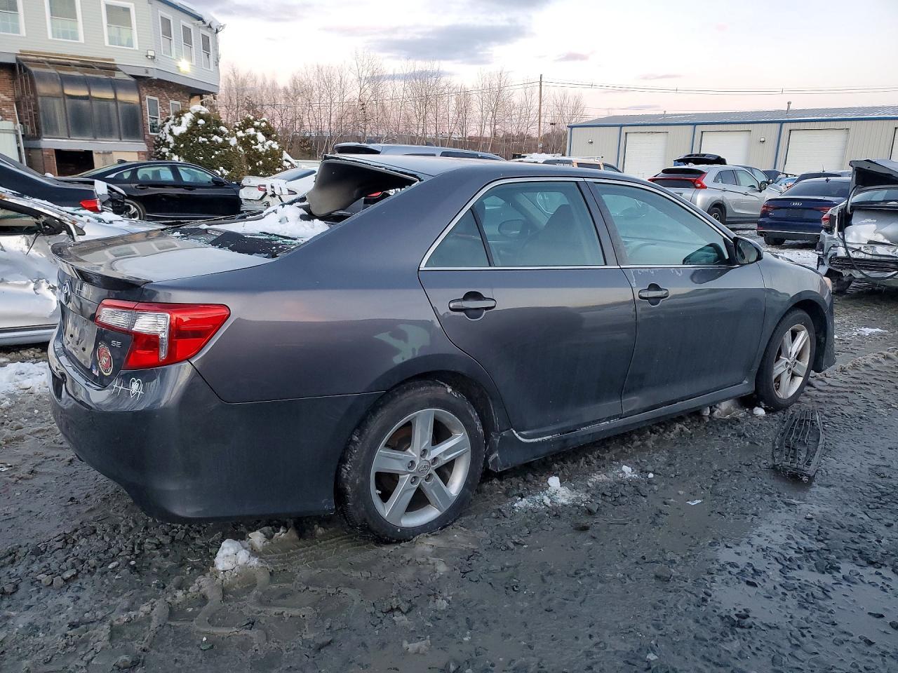 2014 Toyota Camry L - Image 3