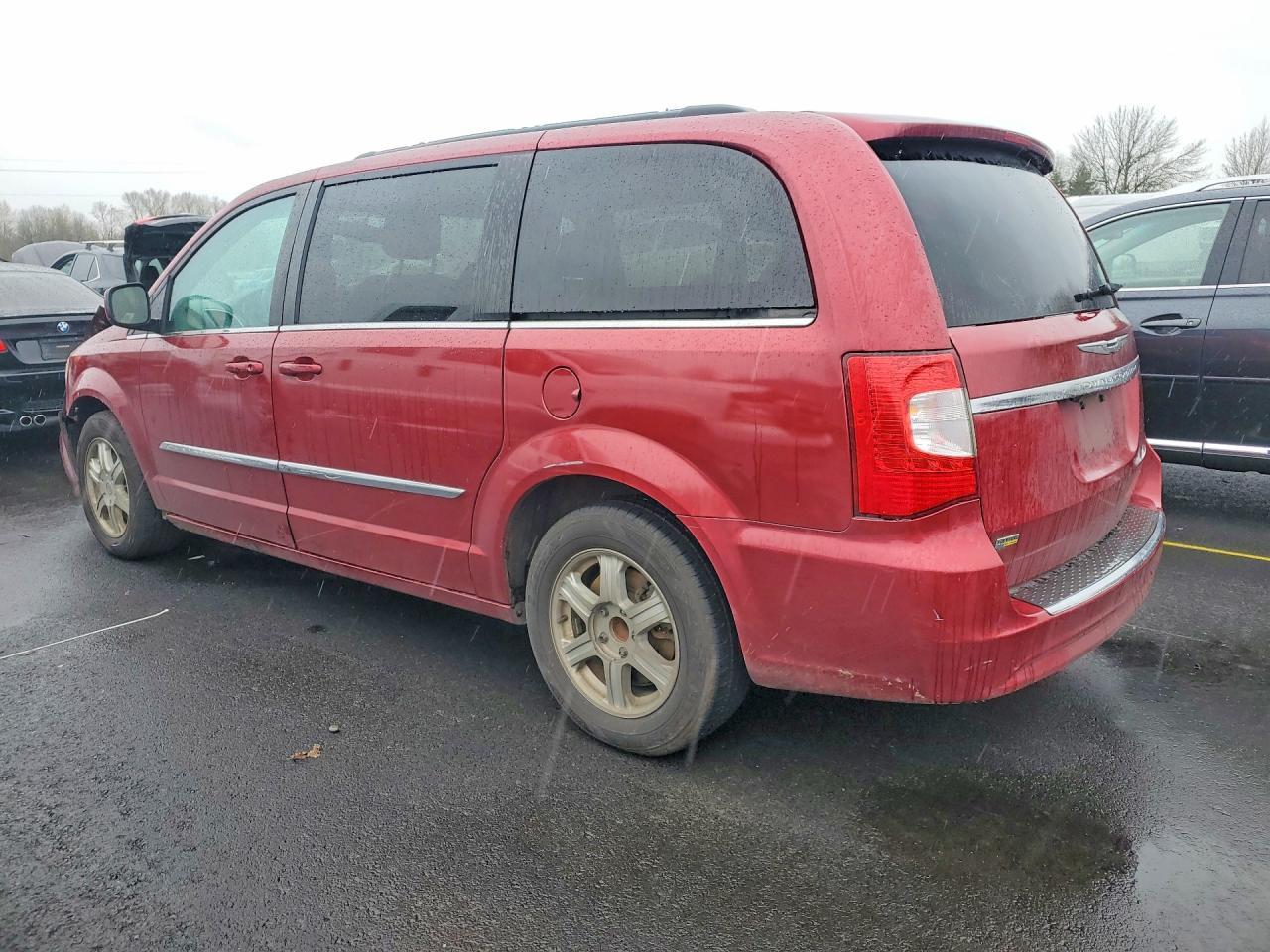 2014 Chrysler Town & Country Touring - Фото 2