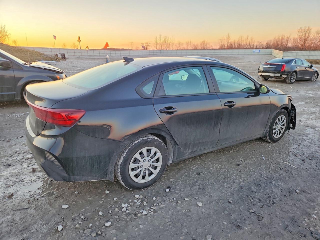 2022 Kia Forte Fe - Фото 3