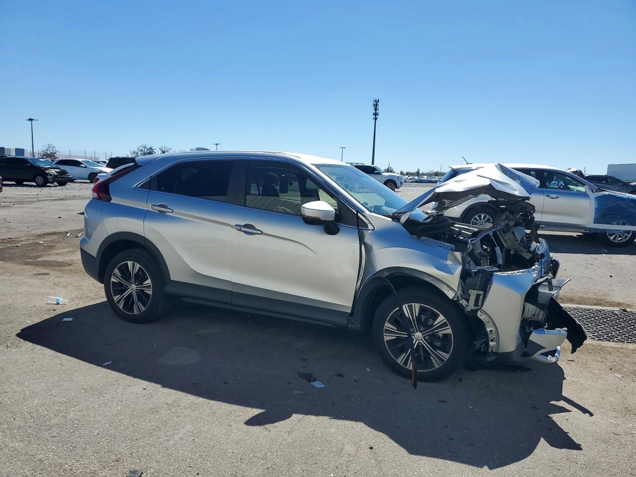 2022 Mitsubishi Eclipse Cross Se - Фото 4