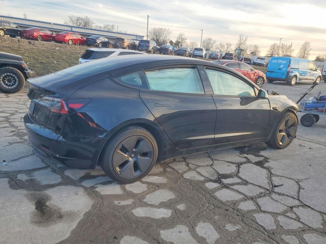 2023 Tesla Model 3 - Фото 3