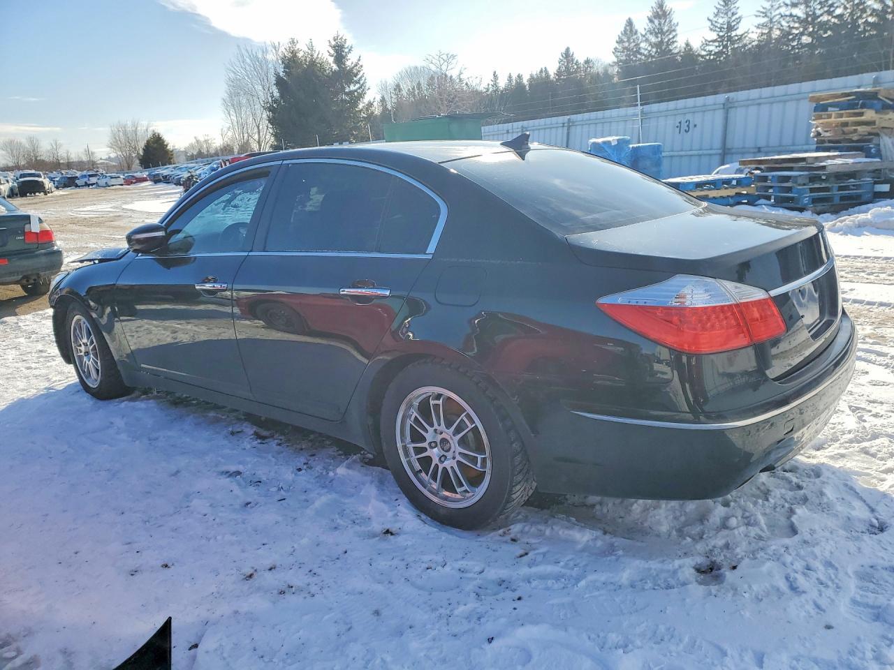 2011 Hyundai Genesis 3.8L - Фото 2