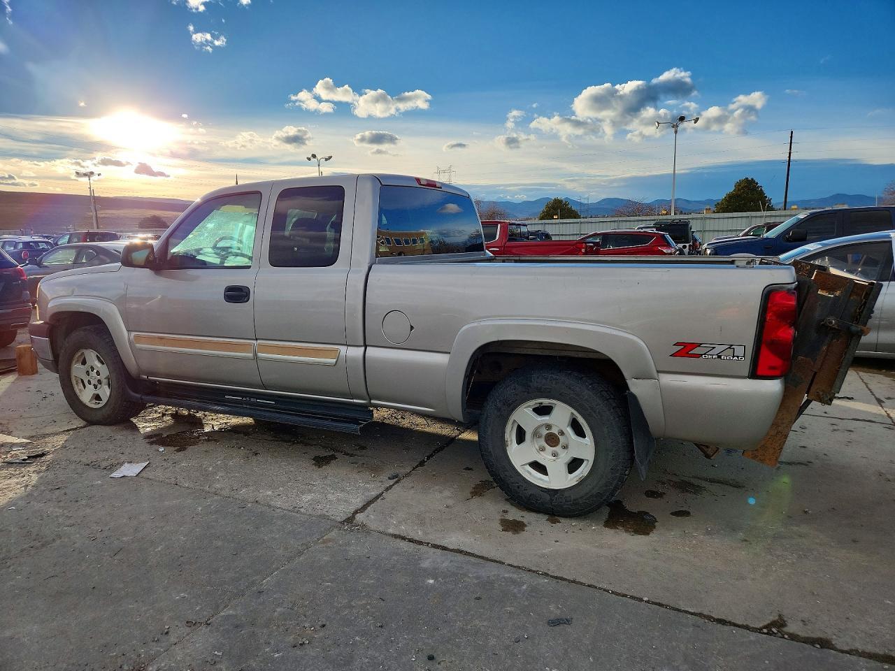 2004 Chevrolet Silverado K1500 - Image 2