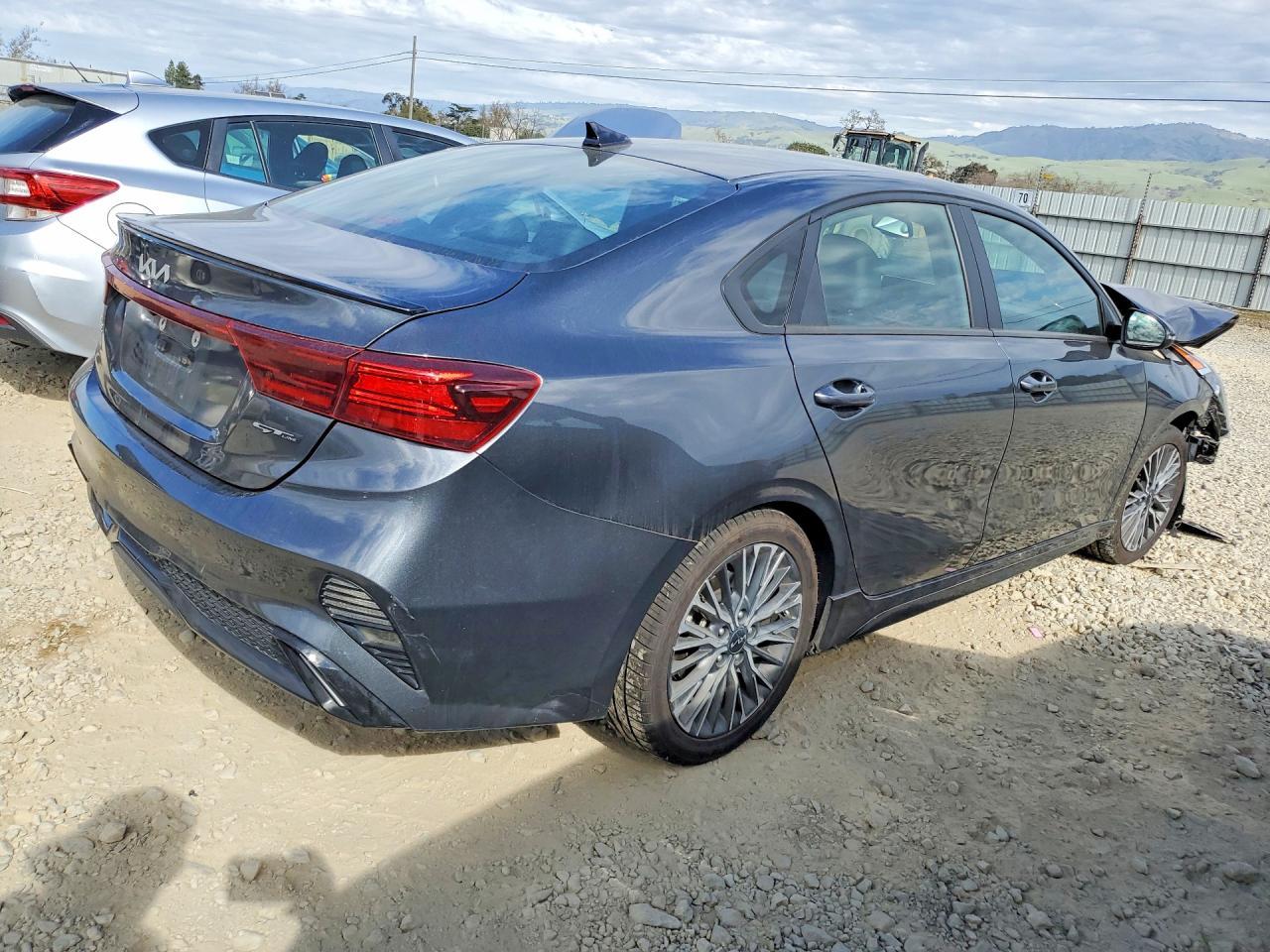 2024 Kia Forte Gt Line - Фото 3
