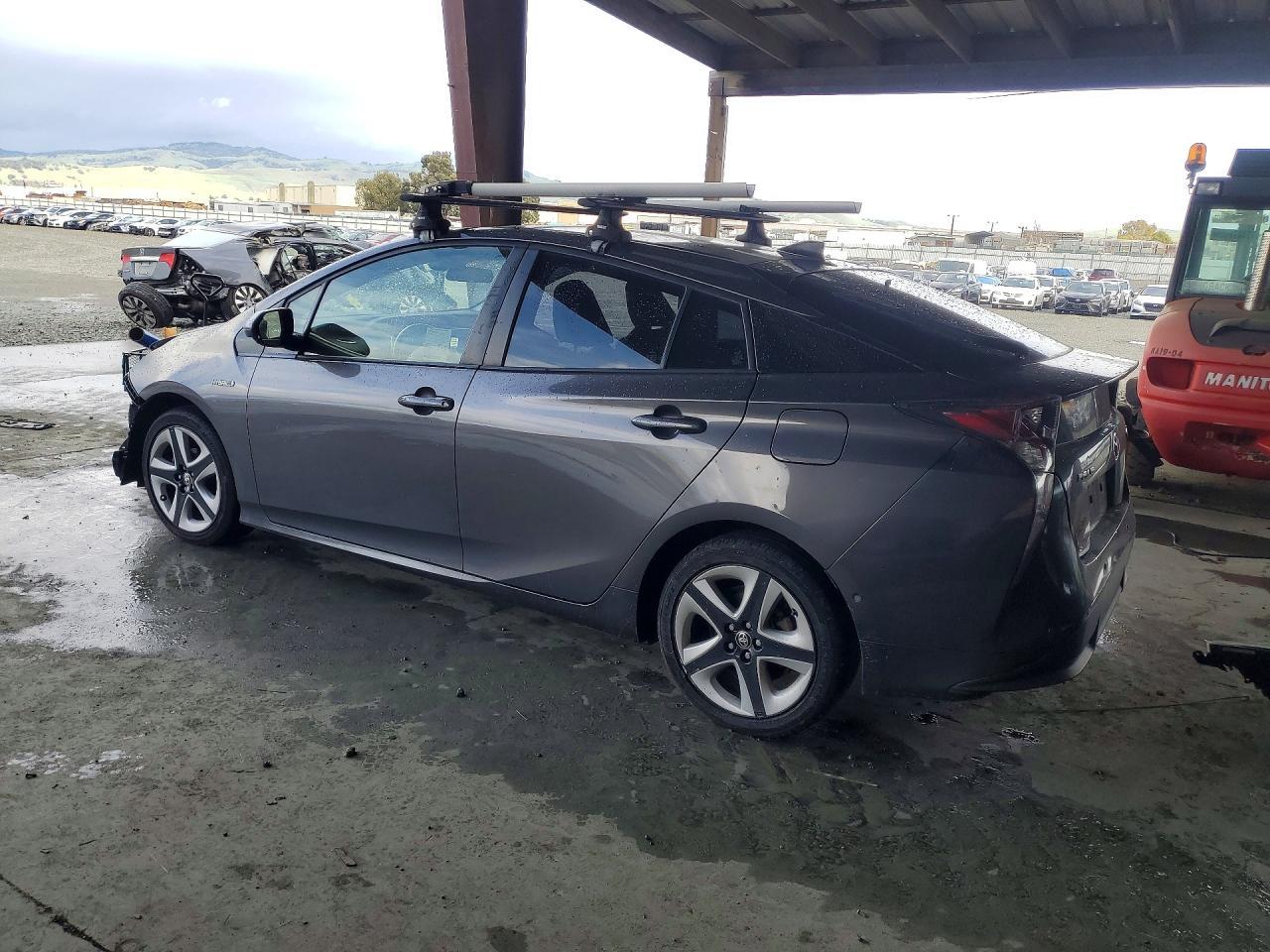 2018 Toyota Prius - Image 2