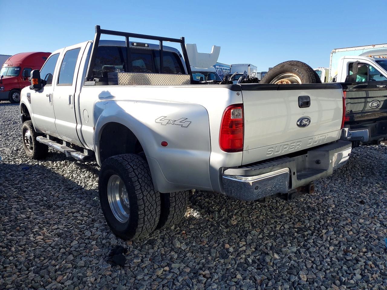 2010 Ford F350 Super Duty - Фото 2