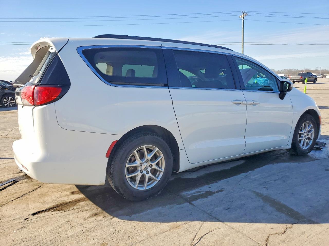 2021 Chrysler Voyager Lxi - Фото 3