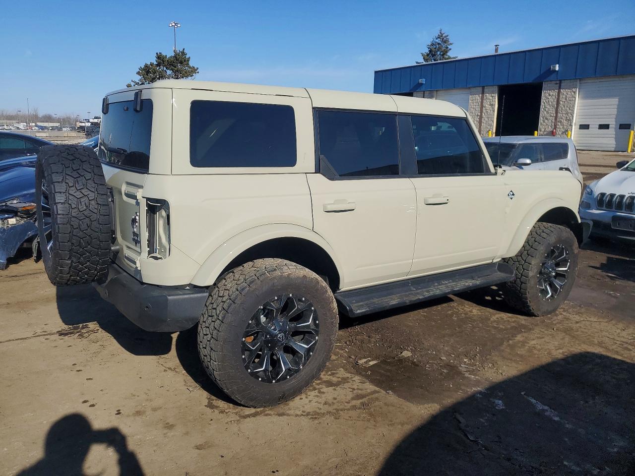 2025 Ford Bronco Outer Banks - Фото 3