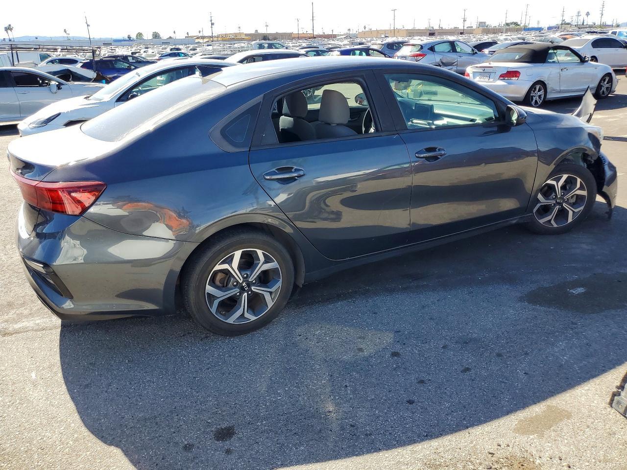 2019 Kia Forte Lxs - Фото 3
