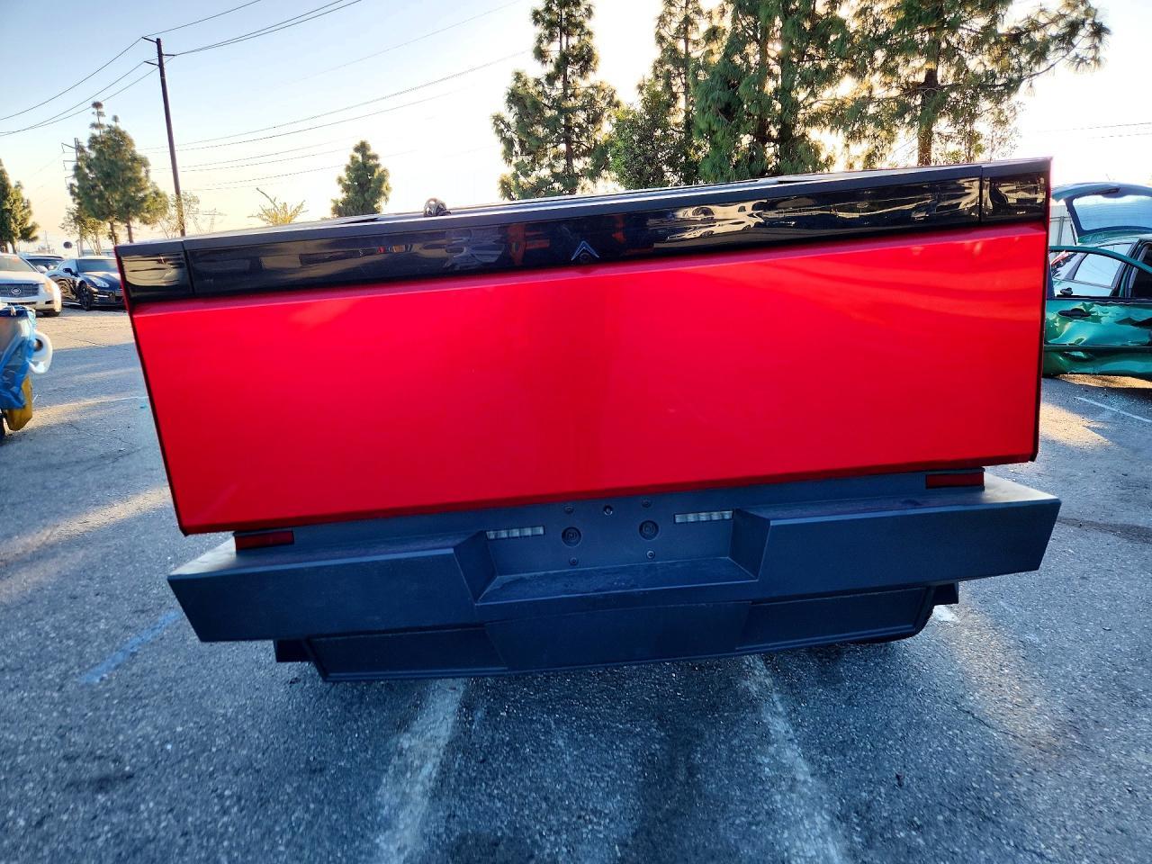 2025 Tesla Cybertruck - Image 6