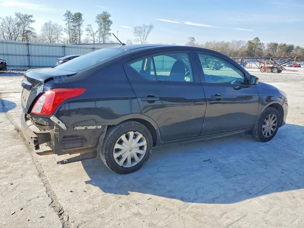 2017 Nissan Versa S - Фото 3