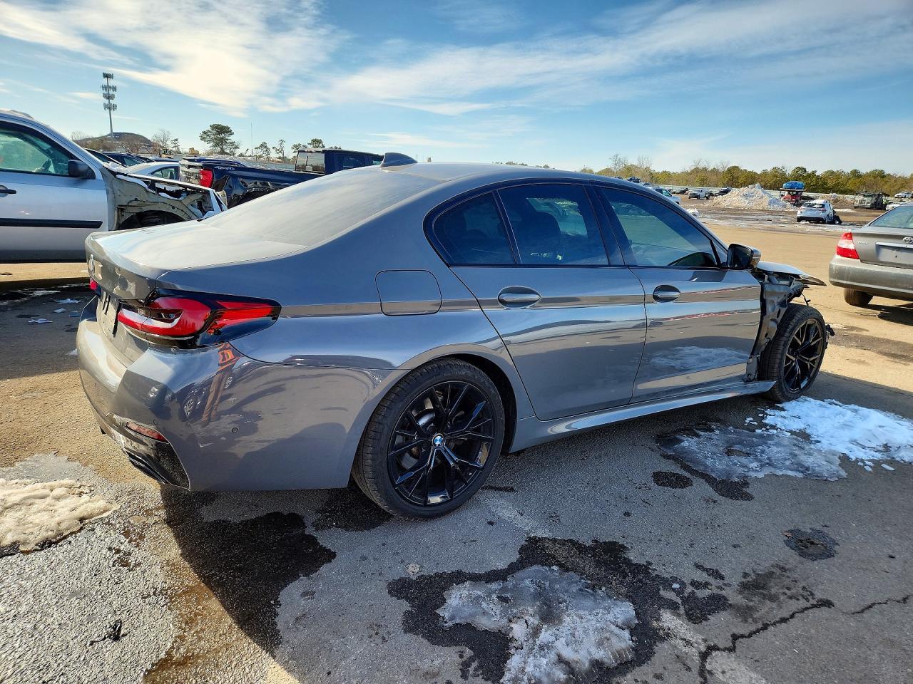 2021 BMW 530 Xi - Фото 3